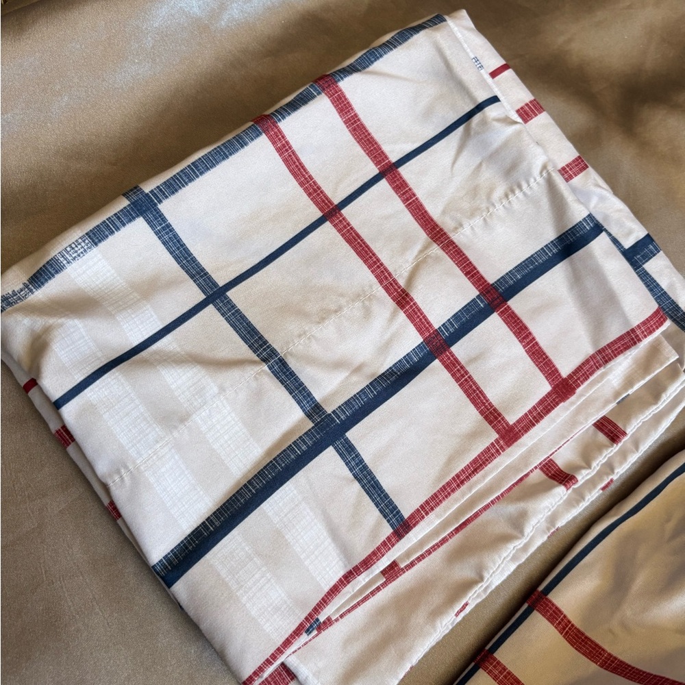 London Fog fitted sheet & two pillowcases - Picture 4 of 6